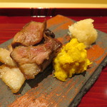 銀座 しのはら - 滋賀の猪のつけ焼き 菊の花のお浸しと土佐酢で漬けた鬼おろし3