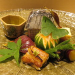 銀座 しのはら - 八寸：柿なます、揚げ銀杏、明石の蛸、明石の穴子、琵琶鱒の飯蒸し風、庄内生麩とクリーム・チーズ、戻り鰹の漬け、さつまいもの甘露煮、ほうれん草としめじの琵琶鱒白子和え、滋賀の水口干瓢、玉子真丈