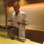 銀座 しのはら - 琵琶湖の天然鰻、焼き中