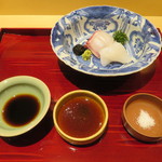 銀座 しのはら - 明石の真鯛と明石の針烏賊（墨烏賊）のお造り海苔の佃煮 土佐醤油、ちり酢、岩塩1