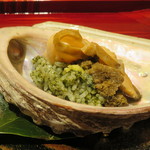 銀座 しのはら - 千葉大原の真空状態で蒸し上げた鮑 滋賀のお米で作った肝しゃりで3