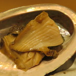 銀座 しのはら - 千葉大原の真空状態で蒸し上げた鮑 滋賀のお米で作った肝しゃりで2