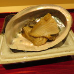 銀座 しのはら - 千葉大原の真空状態で蒸し上げた鮑 滋賀のお米で作った肝しゃりで1