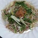 小妻屋 - 自宅で作った梅しそ冷やし蕎麦