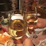ワインの酒場。ディプント 浜松町店 - 白ワインで乾杯＼(^o^)／