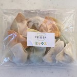 Yamada Gyouzaten - 一口餃子ミックス、390円です。