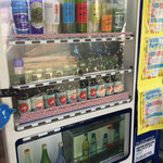 柳楽屋 - 金魚自販機はちょっと金魚が見えにくい。。