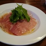 イタリア食堂amico - パルマ産生ハムとルッコラのベベロンチーノ