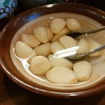 八番山ばりきや - 【2016.10.15(土)】テーブルにあるニンニク