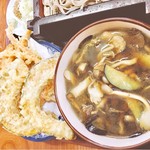 Haru Yoshi - 皆様こんにちは。
                      
                      お店の入り口が
                      わかりずらいですが
                      入ってびっくり。
                      天ぷらは量が多く
                      ふっくらサクサク
                      つけ汁は具だくさん。
                      美味しゅうございました。