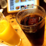 新中華 華花 - オレンジジュースとコーラ 