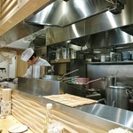 銀座 風見 - ピカピカの調理場