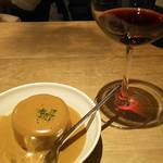 大根ポルチーニ（180円）とワイン。旨い。