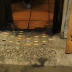 酒菜の大きに - 滑り止めのカラフルなタイル