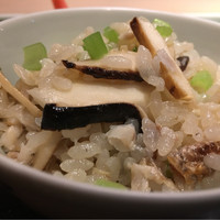 ぎんざ 一二岐 - 松茸とノドグロの炊き込みご飯。松茸の香りは人を酔わせるわぁ。