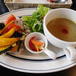 谷根千 az cafe - 薬膳グリーンカレーのランチ1100円　辛みがありながらも甘みも感じる美味しいグリーンカレーでした♪揚げ野菜もとっても美味！