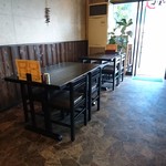 中華食堂 白鳳 - 店内　テーブル席