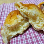 アート ブレッド ファクトリー - プリンかシュークリームを思わせるクリーム