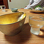 たいこばし - 黄金（？）の器で日本酒を…