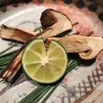 くろぎ - 丹波の松茸，素焼．