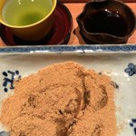 くろぎ - 出来立てのわらび餅．