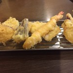 中島商店 - 天ぷら盛り合わせも外せんし・・