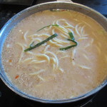 博多もつ鍋 やま中 - 〆はちゃんぽん麺で♪