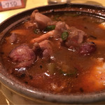 GUMBO Kitchen SHU - ほのかに赤いのは独自のケイジャンスパイス。旨みがあるスープはマジスパにも通じるような味わい。