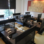 博多もつ鍋 やま中 - ６月にリニューアルされたキレイな店内♪