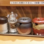 麺屋 武双 - 調味料。