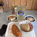 福栄のから揚げ - お昼はいつものよお店。今日は蔵開きからの流れ客でお店人多いです。