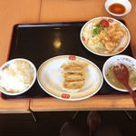 Gyouza No Oushou - 優秀なチョイスセット！
                        
                        唐揚げと、ライスと餃子と、スープと。
                        
                        酢豚待ち(o^^o)