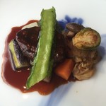 ストラスヴァリウス - 今日のメインは牛ヒレ肉のポワレにジャガイモのロスティ。