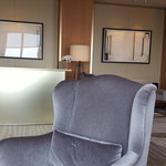 Continental - ウェイティングのスペースも落ち着いたいい雰囲気ですね。