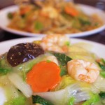 担々亭 - シャーレンホイハン（エビかけごはん）とスーチンツォーメン（五目かけ焼そば）