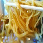 豚ソバ Fuji屋 - ’１０・１１・１５ 麺のアップ