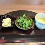 Ryouriyajin - しまあじのかちん揚げ + えびいもと生麩の煮物　　ベビーリーフのサラダ + 紅茶のドレッシング　　豆乳の胡麻豆腐をイメージしたもの + さつまいもの葛あん