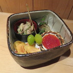 器楽亭 - 筋子の粕漬け、焼き茄子の利休和え、蒸し鮑、栗のチップス、銀杏
