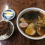 三角屋 - ラーメンと小肉めし850円（2016年10月）