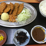 赤丸食堂 - 一口ヘレカツの定食