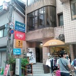 リゾート - ビルを外から見ると