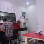 大門 - 店内（改装後）