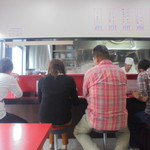 大門 - 店内（改装後）