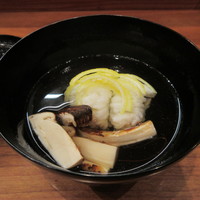 佳肴岡もと - 鱧と松茸の椀物