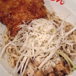 日の出らーめん - チーズ黒胡椒ガッツ麺*唐揚げトッピング*