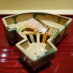 銀座 しのはら - 藁で燻した琵琶鱒