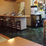 まつや - 座敷席からカウンター席を撮影