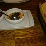 CICADA - ディップスの盛り合わせ。フラットブレッドにのせて。