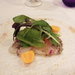 ラ ヴィオレッタ - 真鯛のカルパッチョ　アンチョビと野生オレガノのソース