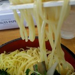 のりちゃん - 本格ちぢれ麺の麺のアップ